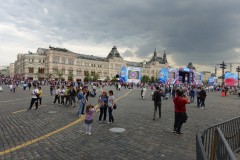 Roter Platz mit dem Vorbereitungen für Russia Day (im Hintergrund GUM-Warenhaus).