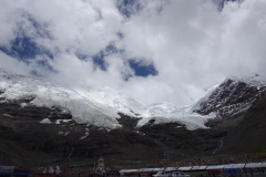Karo La Gletscher - ging bis vor ein paar Jahren angeblich noch bis an die Straße.