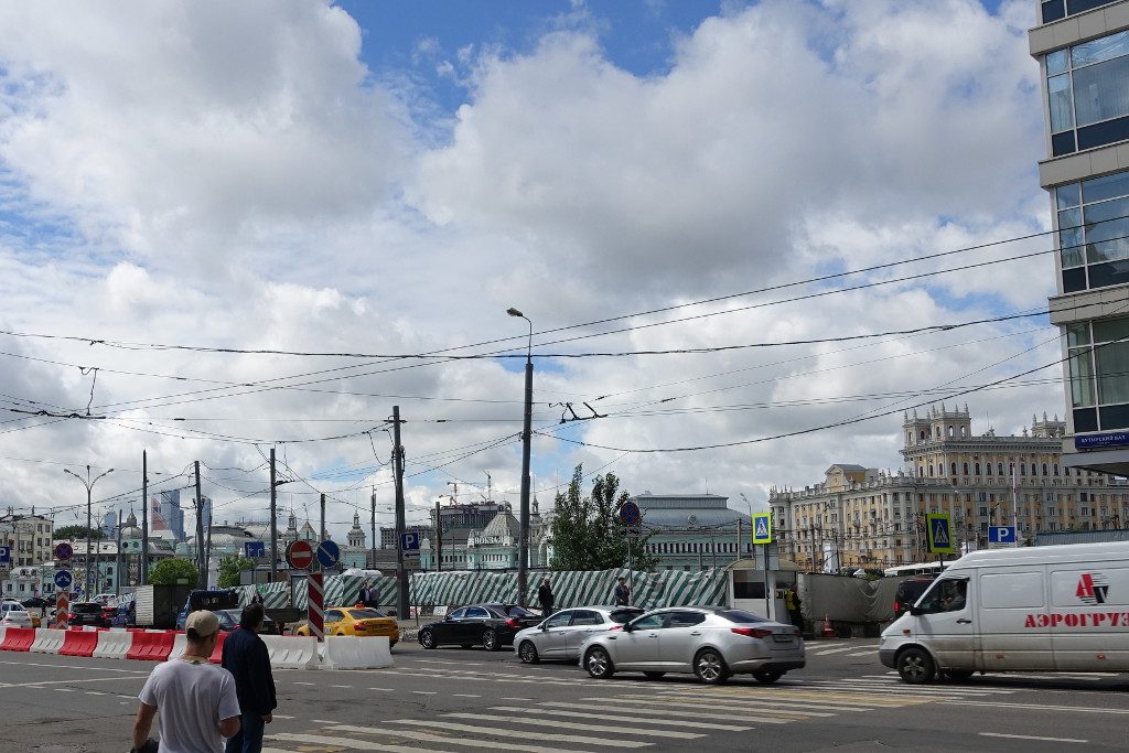 Baustelle vor dem Weißrussischen Bahnhof (Hintergrund), an dem wir ankamen.
