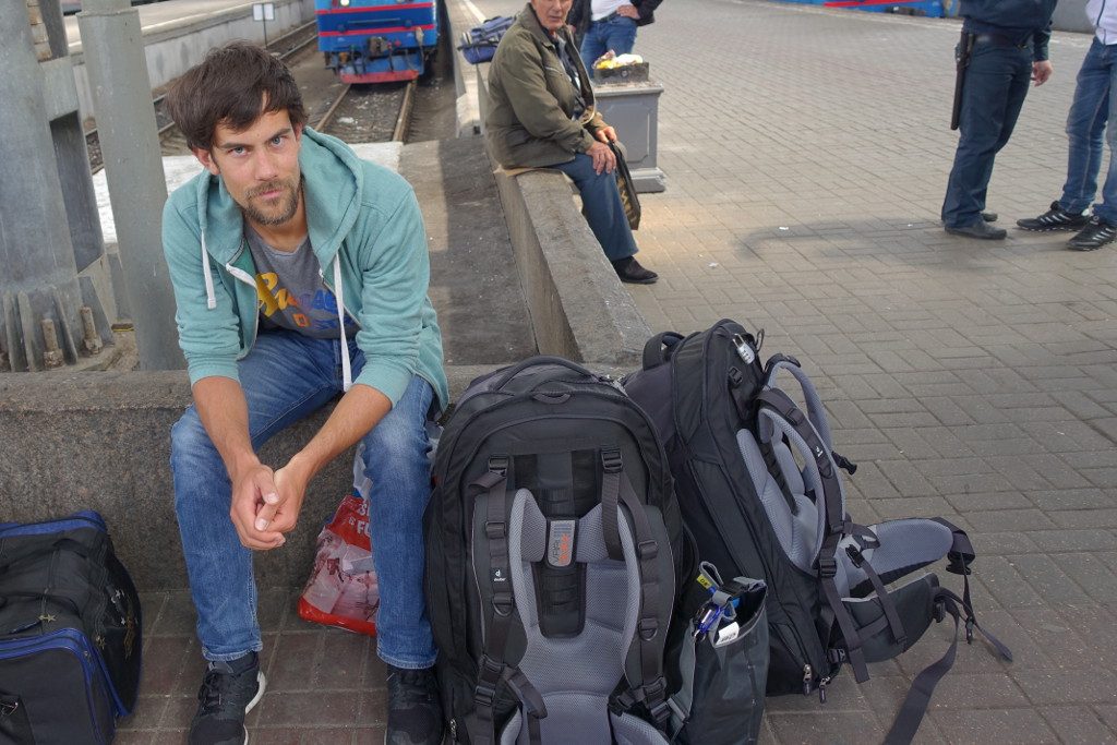 Lieber mal etwas früher am Bahnhof und Kaffee trinken