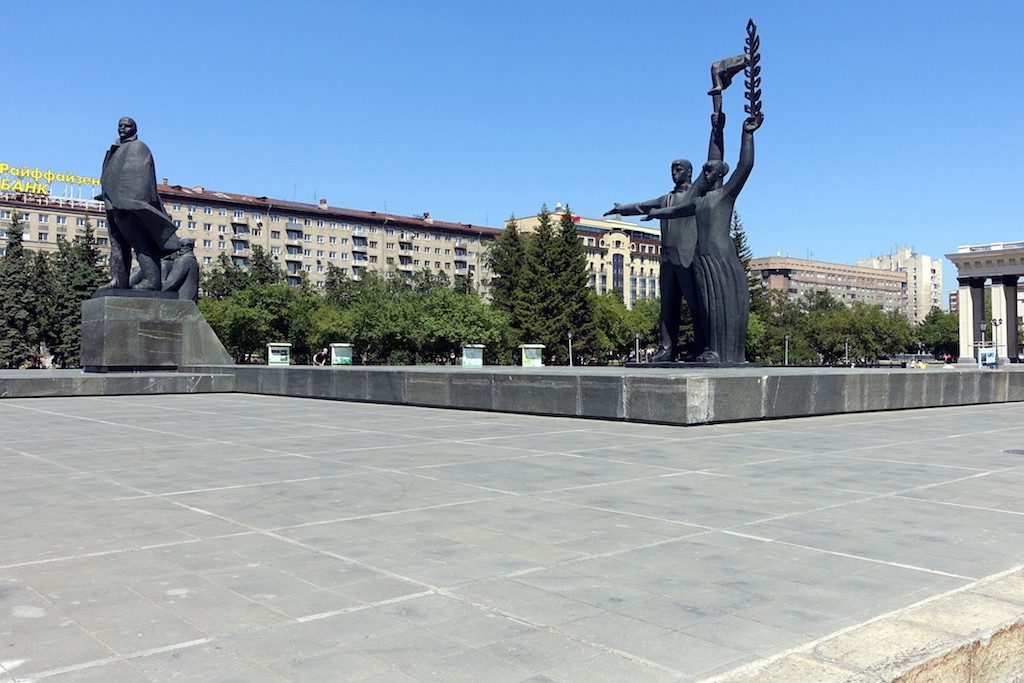 Lenin Platz, Lenin Straße und ... na klar, Lenin Statue.