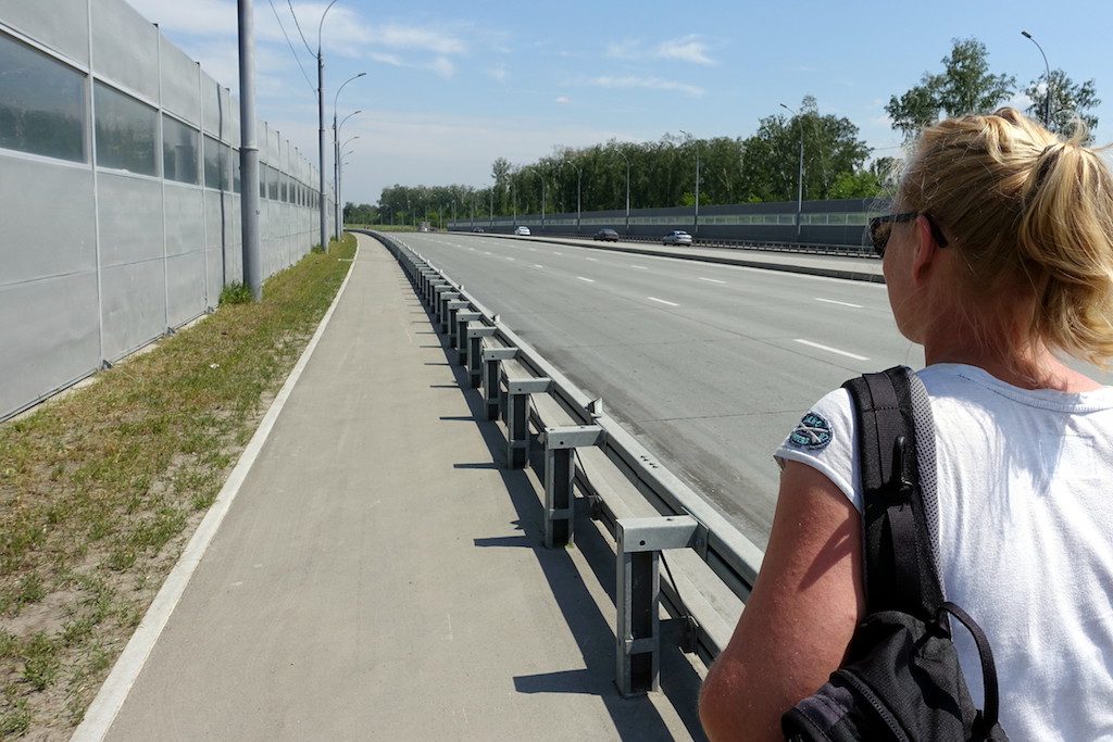 Sechs-spurige Autobrücken haben es uns angetan. Besonders schön mit Schallschutz-Wand zum besseren schwitzen.