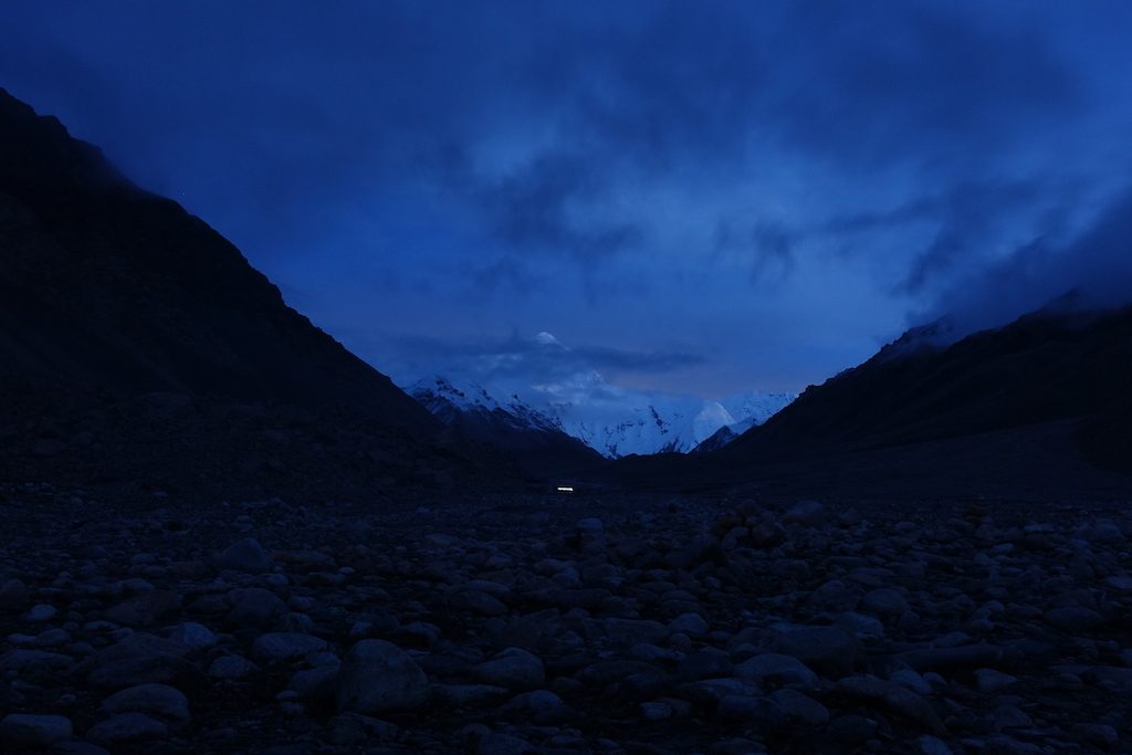 Nach Sonnenuntergang noch ein Foto vom Mount Everest.