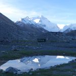 Wanderung zum Sonnenaufgang vom Zeltplatz zum Everest Base Camp auf 5.200m.