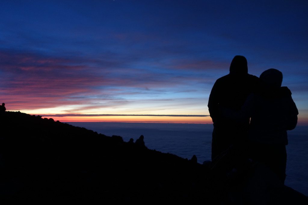 Kurz vor dem Sonnenaufgang auf dem Mount Fuji.