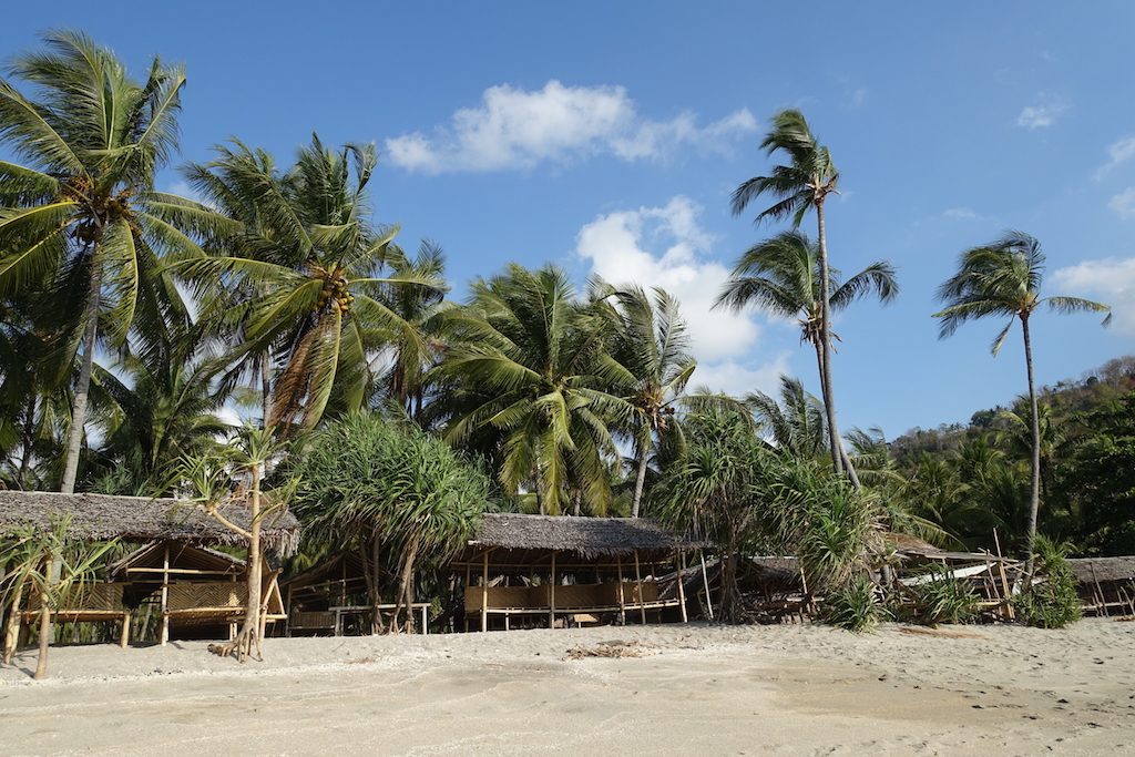 Strandhütten am Pandanan-Beach.