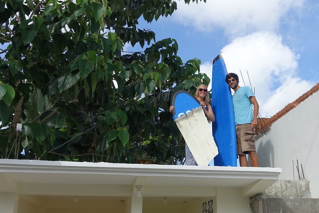 Im Selong Belanak Holiday Homestay steht dann bald unser Surfboard repariert wieder zur Verfügung ;)