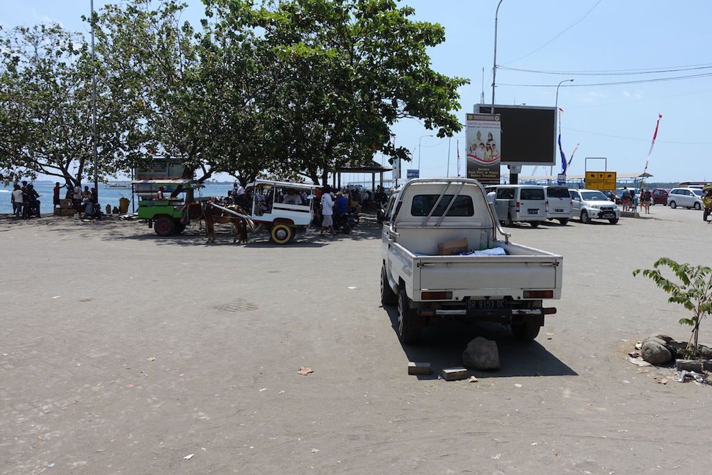 Bangsal Harbour auf Lombok. Abfahrtshafen zu den Gili Islands. Schön ist anders...