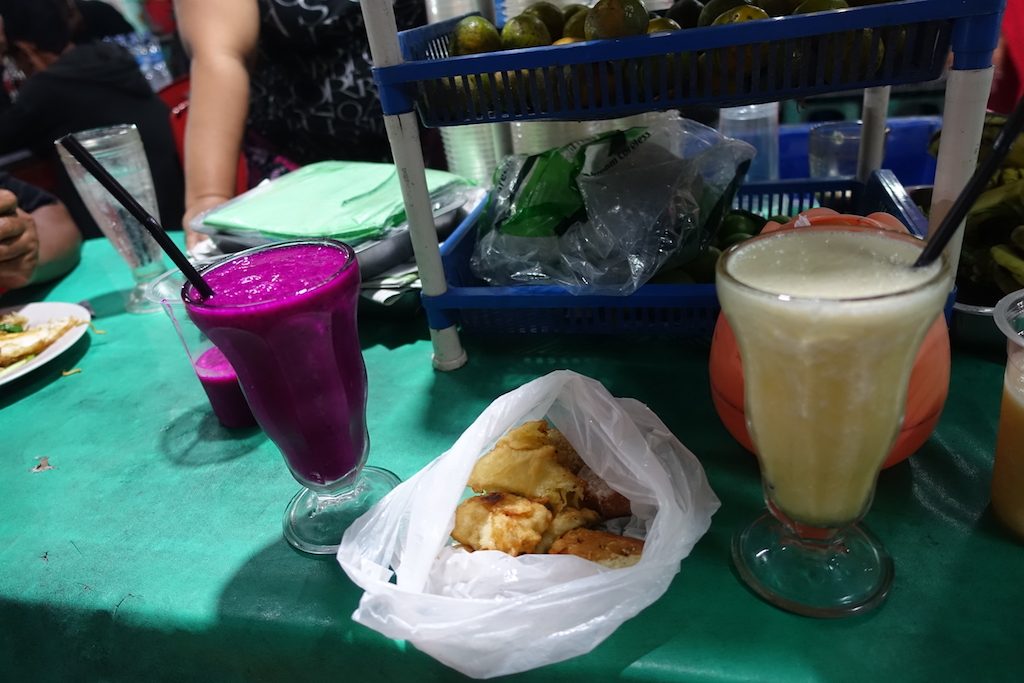 Night-market: Starfruit and Pineapple juice. Yummy!!!