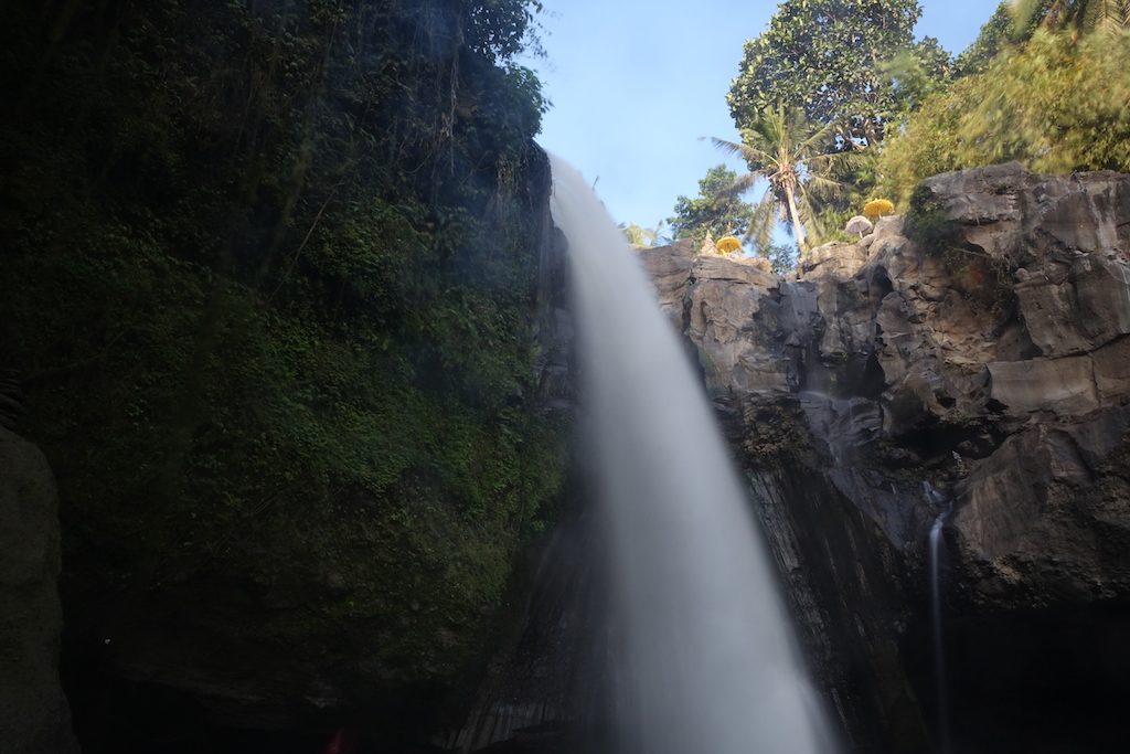 Wasserfall nur überlaufen, nicht übergelaufen - in der Regenzeit wohl schon.