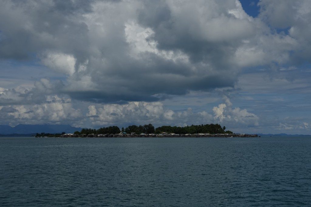 Kentar Island mit seinen Pfahlbauten.