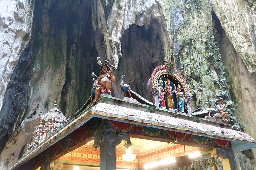 Der Hindu-Tempel in der Haupthöhle (man muss aufpassen dass die Autokorrektur nicht Haupthölle draus macht :)).