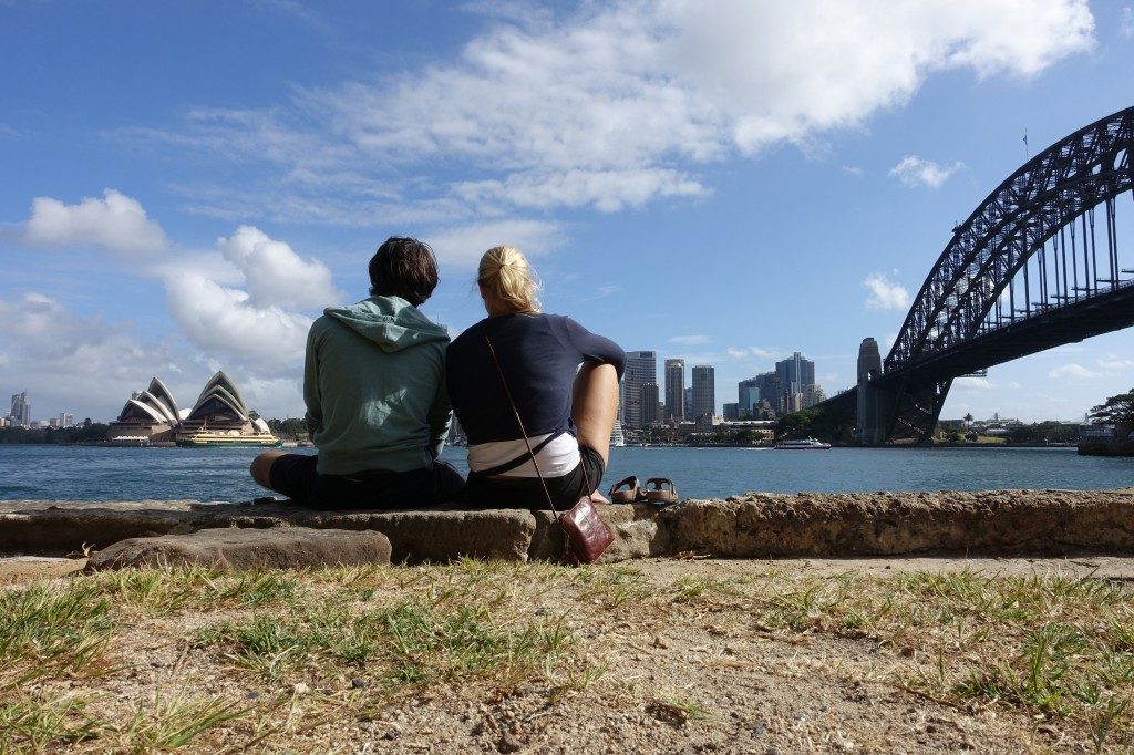 Blick auf die Oper von Sydney und die Harbour Bridge.