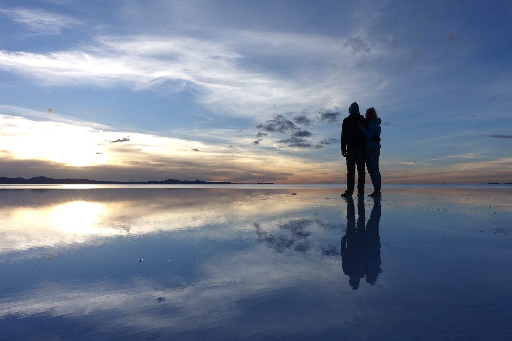 Das Spektakel der Fotos beginnt schon zum Sonnenaufgang in der Salar de Uyuni