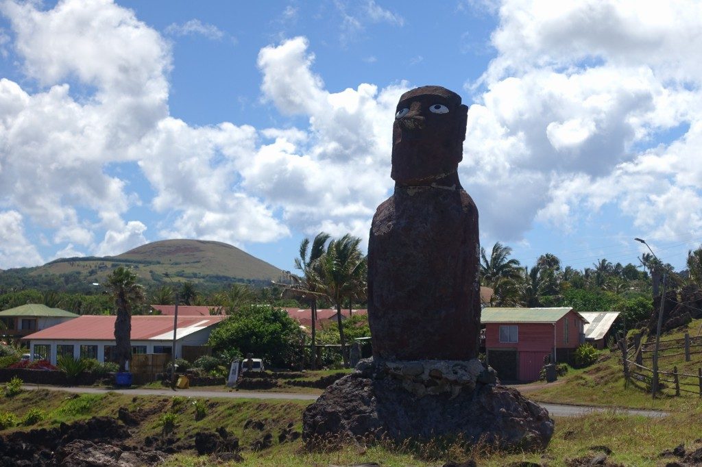 Der erste Moai in der Nähe der "Hauptstadt" Hanga Roa.
