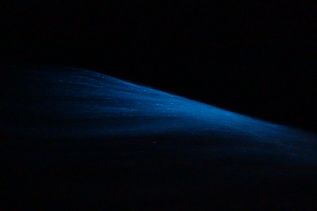 Nachts habe ich mal probiert das irre Leuchten vom Phytoplanktons aufzunehmen...Mit eher mäßigem Erfolg ;)
